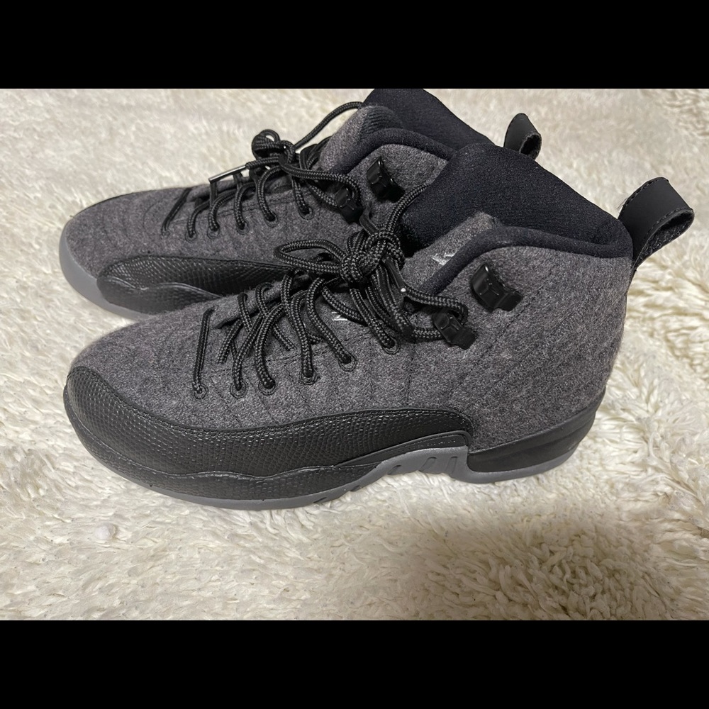 Jordan 12 - Picture 2 of 4